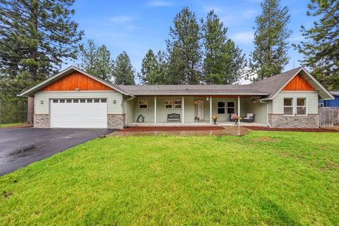 Photo of 15991 Falcon Lane, La Pine, OR 97739 (MLS # 220219896)