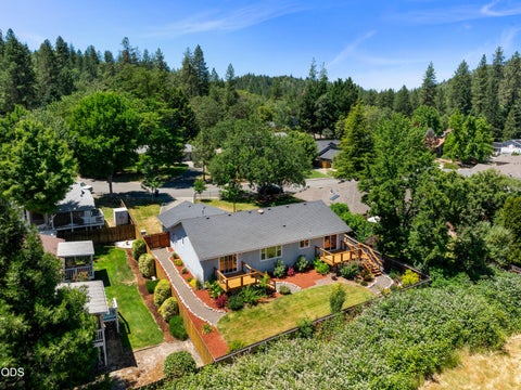 Photo of 2503 NW Lassen Way, Grants Pass, OR 97526 (MLS # 220222896)