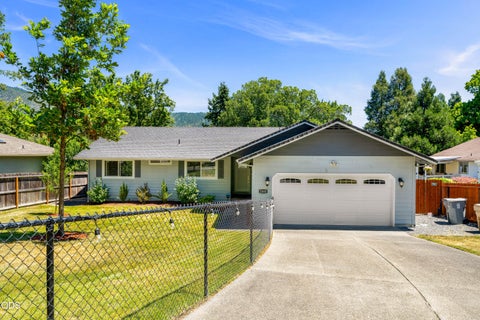 Tiny photo for 2503 NW Lassen Way, Grants Pass, OR 97526 (MLS # 220222896)