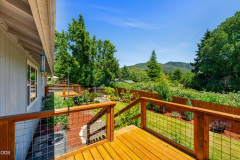 Tiny photo for 2503 NW Lassen Way, Grants Pass, OR 97526 (MLS # 220222896)