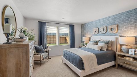 Tiny photo for 2421 Addysen Park Way, Medford, OR 97501 (MLS # 220219345)
