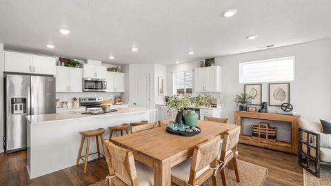 Tiny photo for 2421 Addysen Park Way, Medford, OR 97501 (MLS # 220219345)