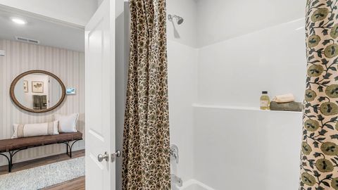 Tiny photo for 2421 Addysen Park Way, Medford, OR 97501 (MLS # 220219345)