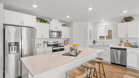 Tiny photo for 2421 Addysen Park Way, Medford, OR 97501 (MLS # 220219345)