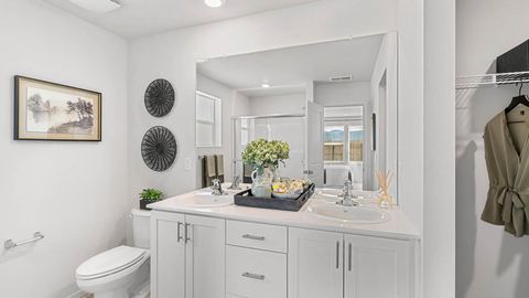 Tiny photo for 2421 Addysen Park Way, Medford, OR 97501 (MLS # 220219345)