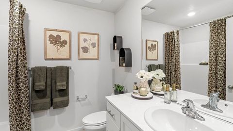 Tiny photo for 2421 Addysen Park Way, Medford, OR 97501 (MLS # 220219345)