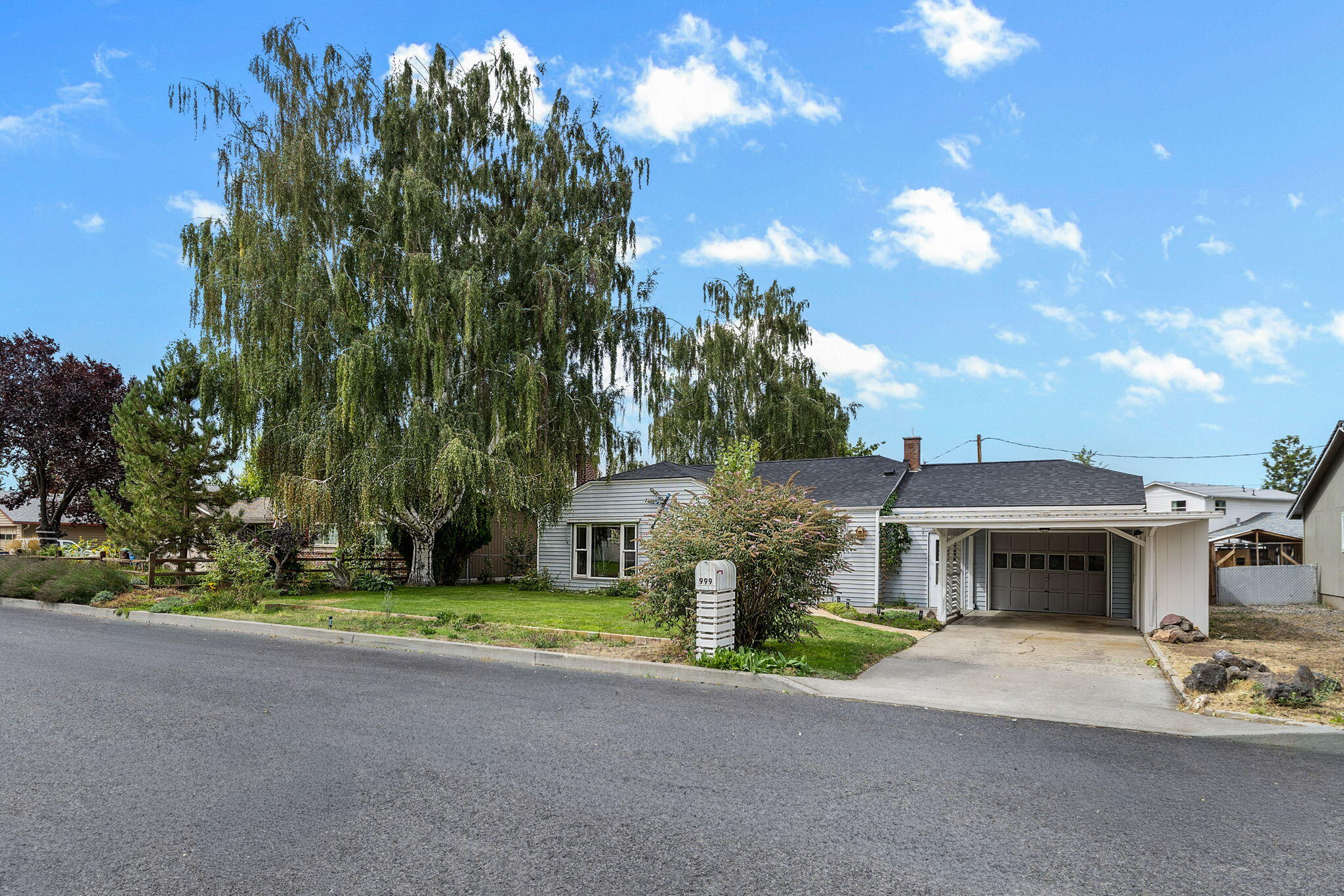 999 NE Del Rio Avenue