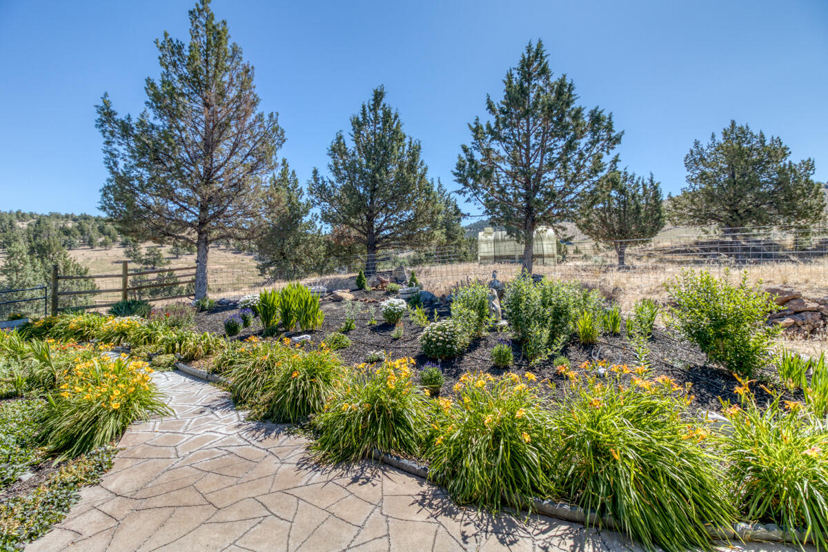 8883 NE Meadow Ridge