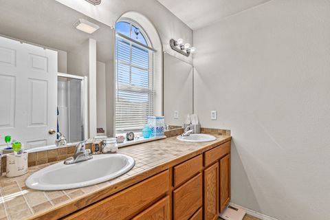 Tiny photo for 7833 Phaedra Lane, White City, OR 97503 (MLS # 220214915)