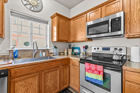 Tiny photo for 7833 Phaedra Lane, White City, OR 97503 (MLS # 220214915)