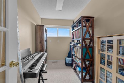 Tiny photo for 7791 SW Wickiup Avenue, Redmond, OR 97756 (MLS # 220220039)