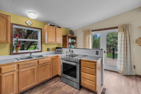 Tiny photo for 7791 SW Wickiup Avenue, Redmond, OR 97756 (MLS # 220220039)