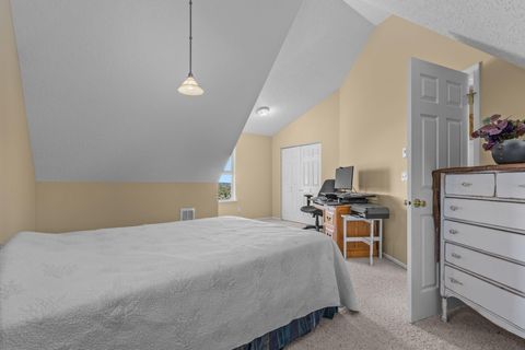 Tiny photo for 7791 SW Wickiup Avenue, Redmond, OR 97756 (MLS # 220220039)