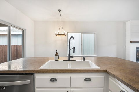 Tiny photo for 21191 SE Philly Avenue, Bend, OR 97702 (MLS # 220230018)