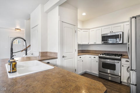 Tiny photo for 21191 SE Philly Avenue, Bend, OR 97702 (MLS # 220230018)