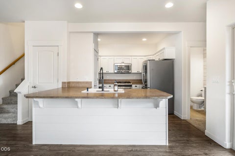 Tiny photo for 21191 SE Philly Avenue, Bend, OR 97702 (MLS # 220230018)