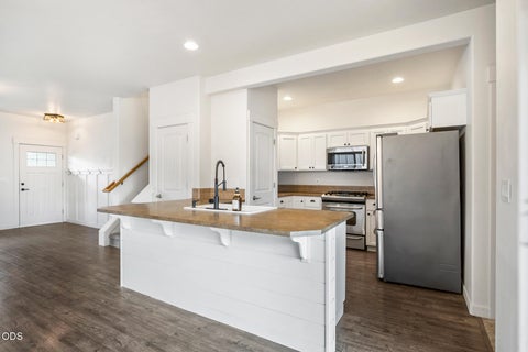 Tiny photo for 21191 SE Philly Avenue, Bend, OR 97702 (MLS # 220230018)