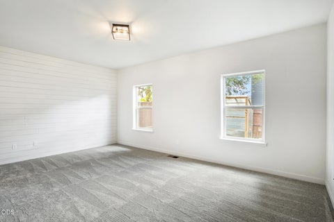 Tiny photo for 21191 SE Philly Avenue, Bend, OR 97702 (MLS # 220230018)