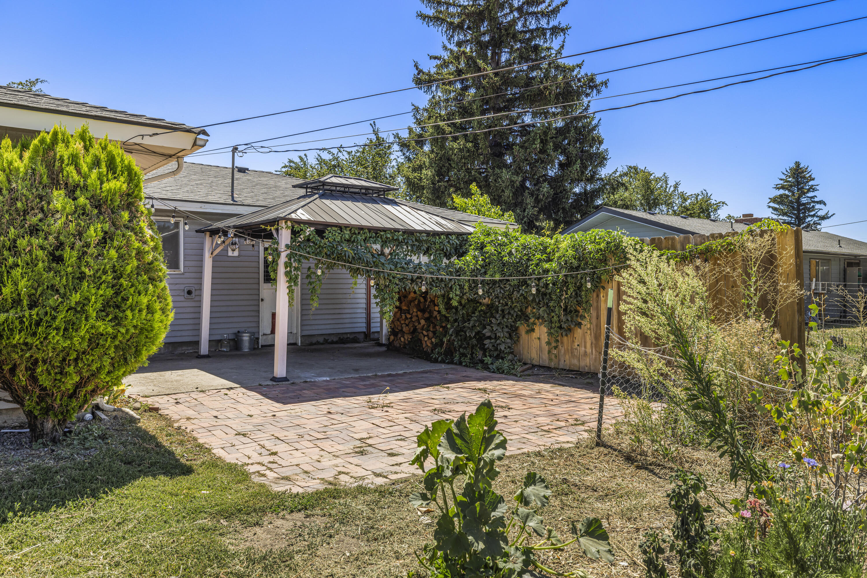 Summers Lane Homes - Residential