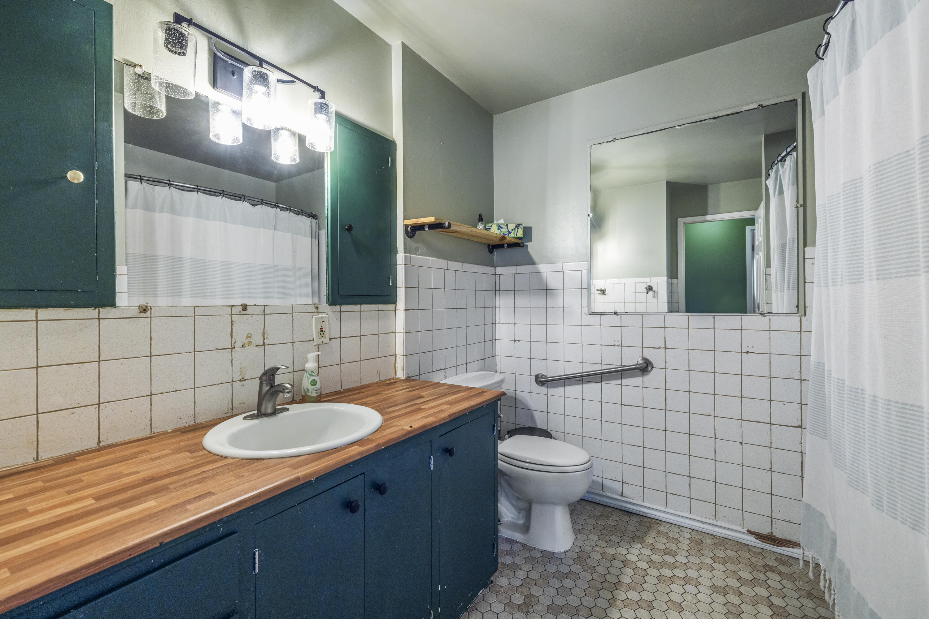 Summers Lane Homes - Residential