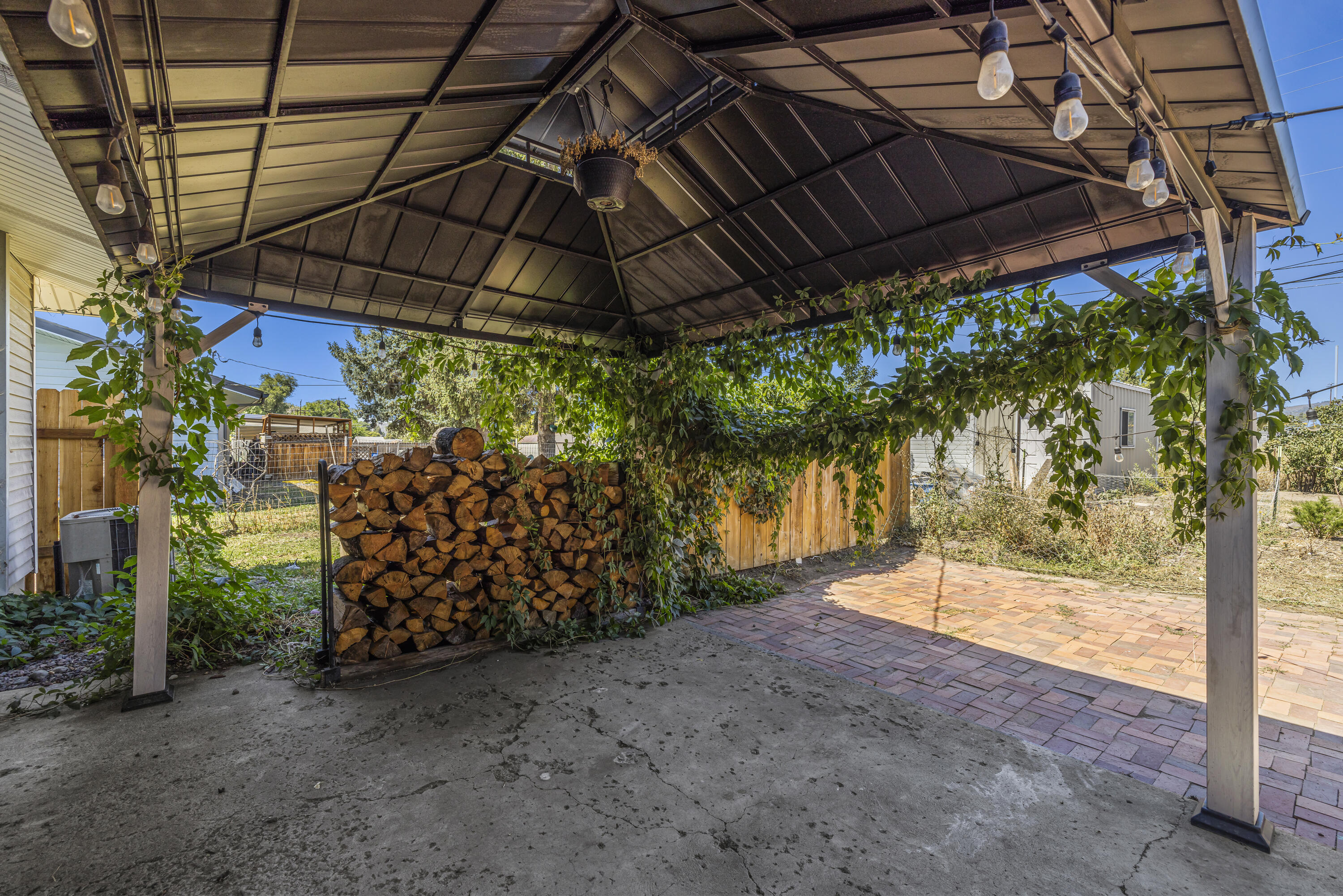 Summers Lane Homes - Residential