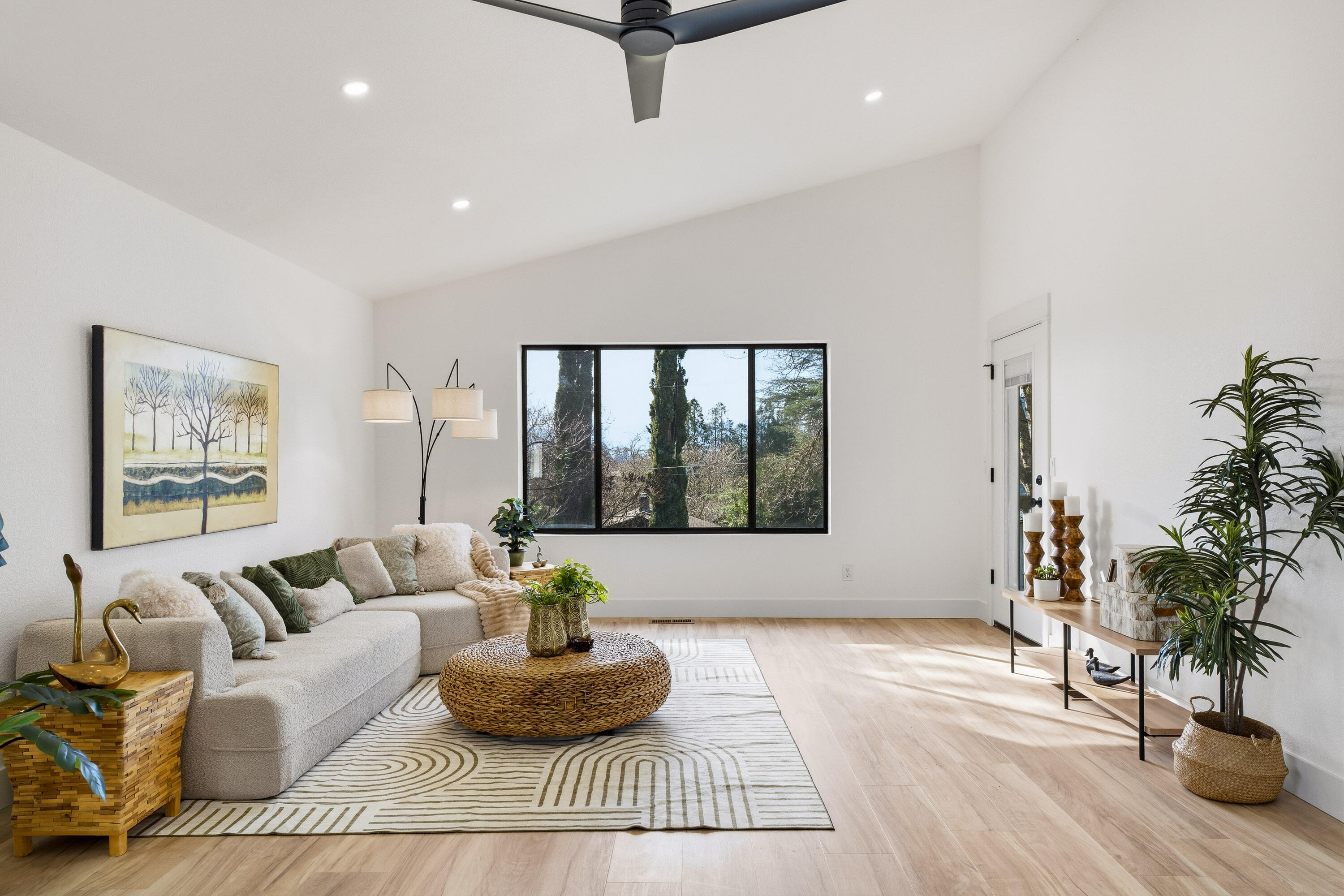 736 NE Oregon Avenue