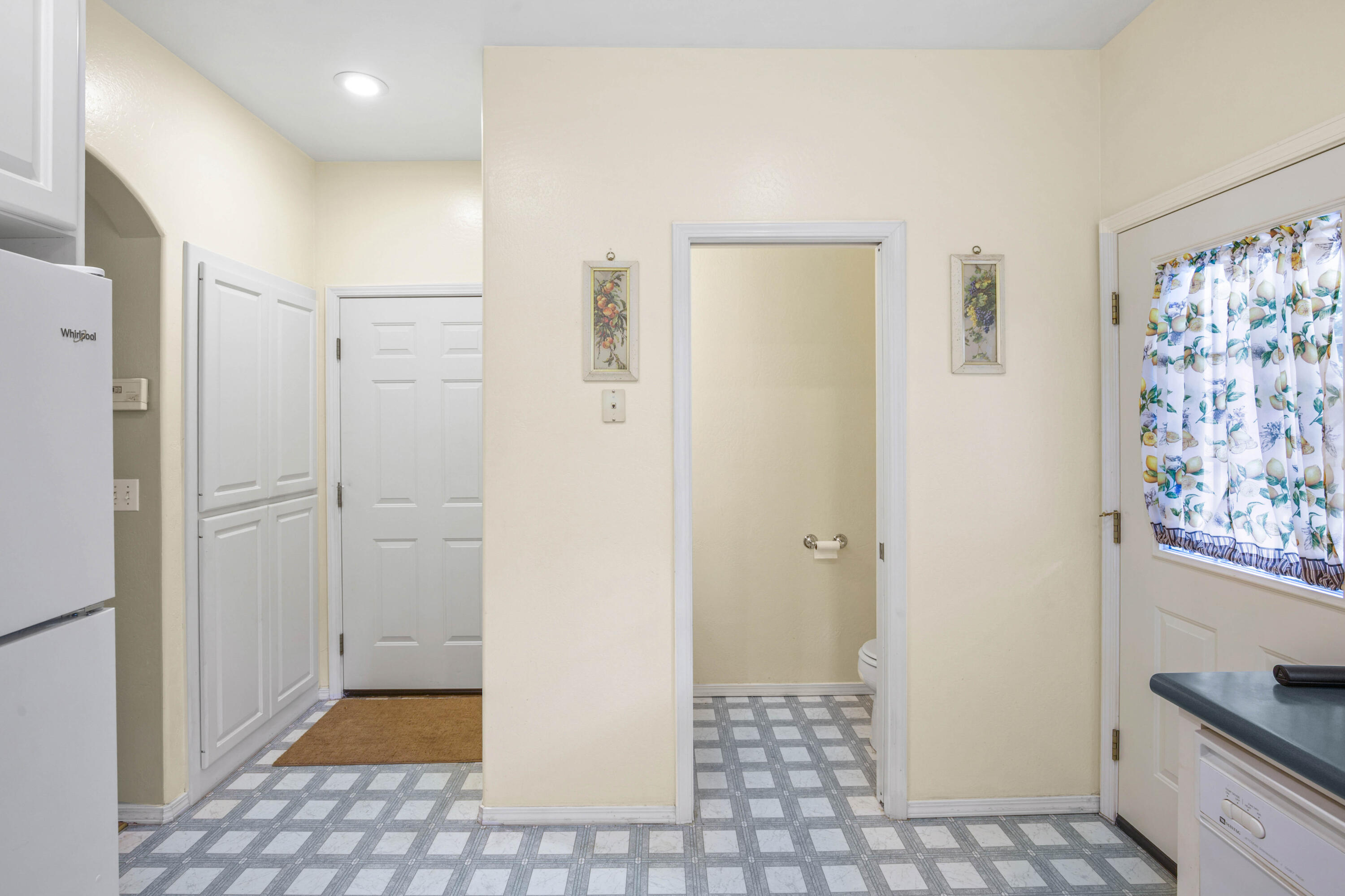 Court On Mary Jane, The - Residential