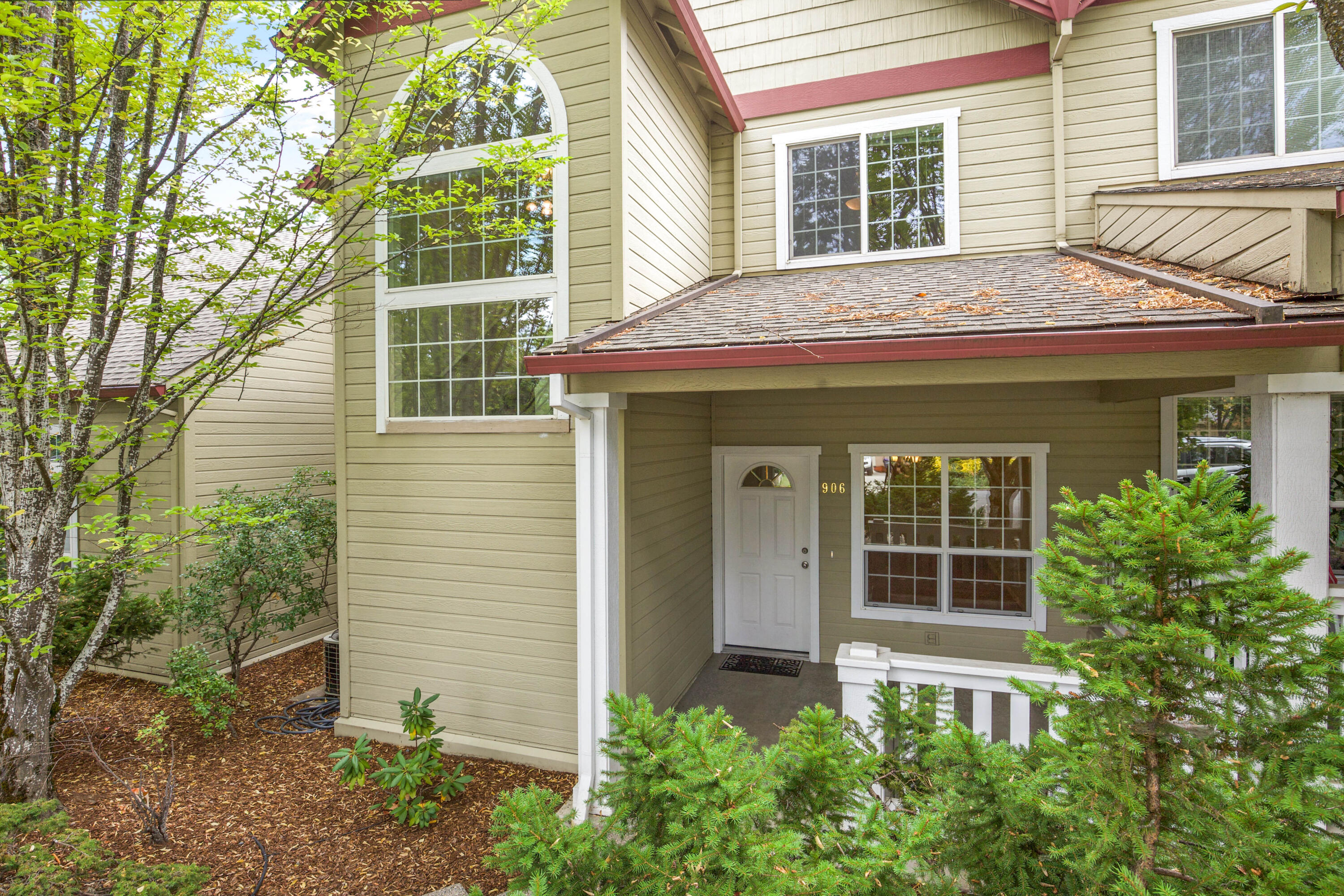 Court On Mary Jane, The - Residential