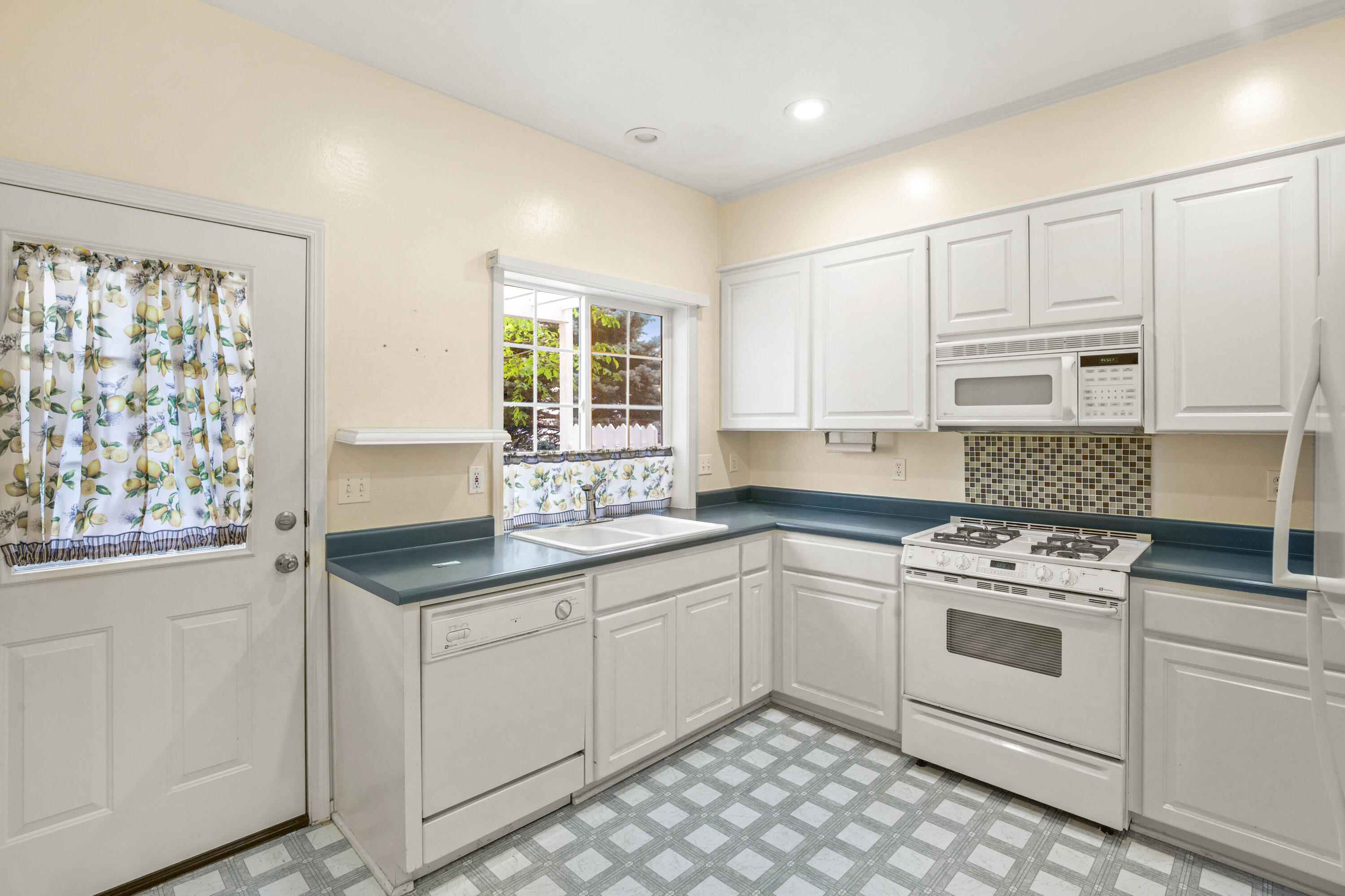 Court On Mary Jane, The - Residential