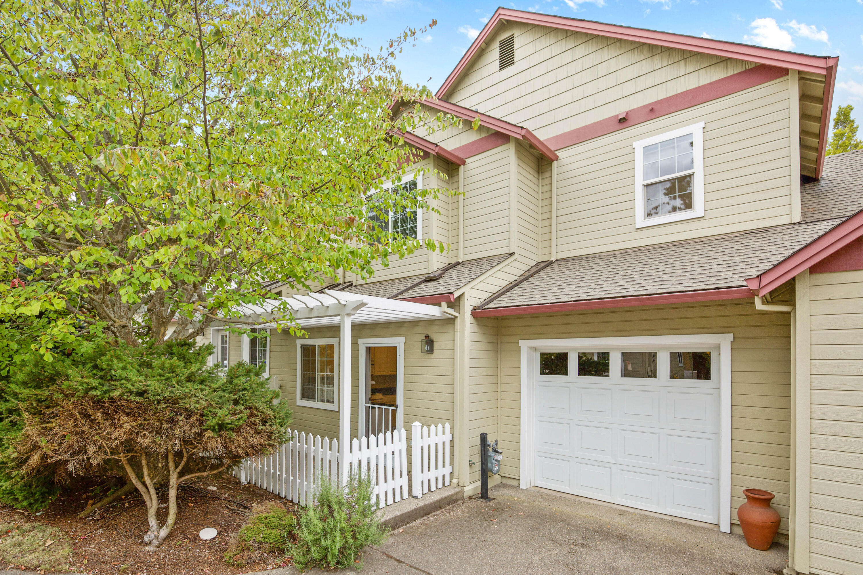 Court On Mary Jane, The - Residential