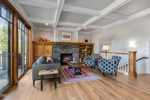 Tiny photo for 19377 Brookside Way, Bend, OR 97702 (MLS # 220223122)
