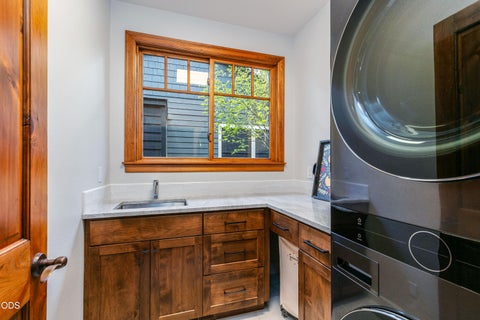Tiny photo for 19377 Brookside Way, Bend, OR 97702 (MLS # 220223122)