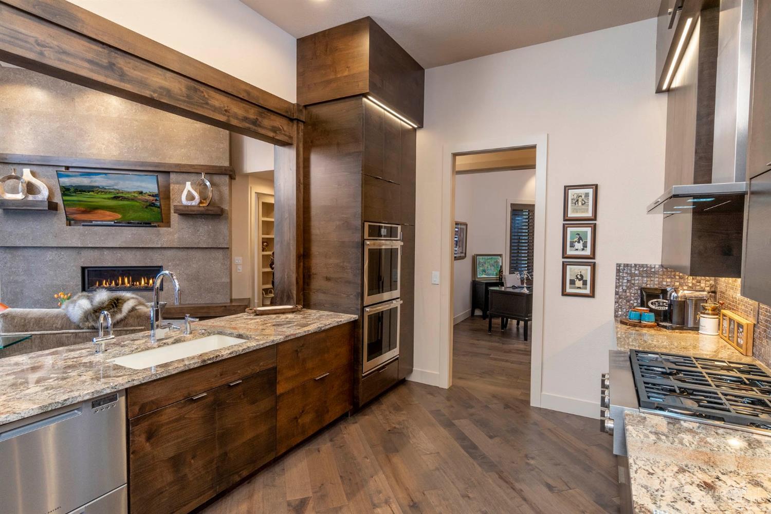 Broken Top - Residential