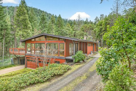 Photo of 2922 Anderson Creek Road, Talent, OR 97540 (MLS # 220215506)