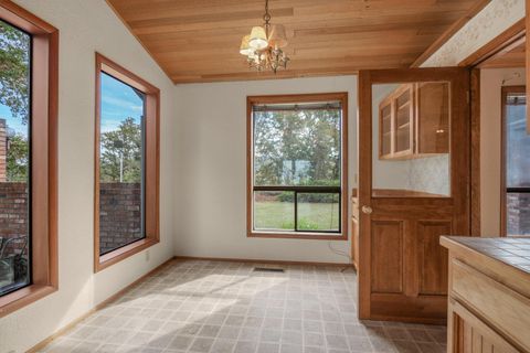 Tiny photo for 810 SE Summit Drive, Roseburg, OR 97470 (MLS # 220211146)