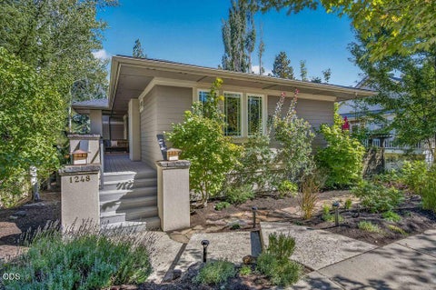 Photo of 1248 NW Fort Clatsop Street, Bend, OR 97703 (MLS # 220228458)