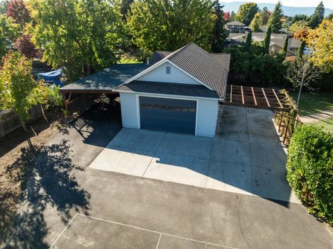 Tiny photo for 1089 Brookdale Avenue, Medford, OR 97504 (MLS # 220210829)