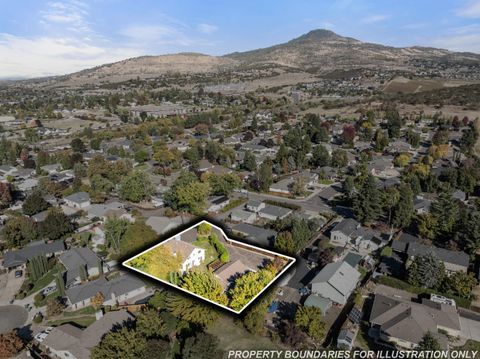 Tiny photo for 1089 Brookdale Avenue, Medford, OR 97504 (MLS # 220210829)