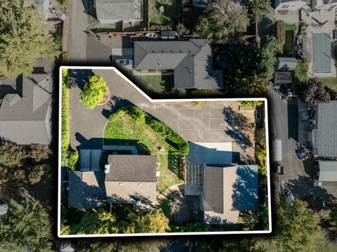 Tiny photo for 1089 Brookdale Avenue, Medford, OR 97504 (MLS # 220210829)