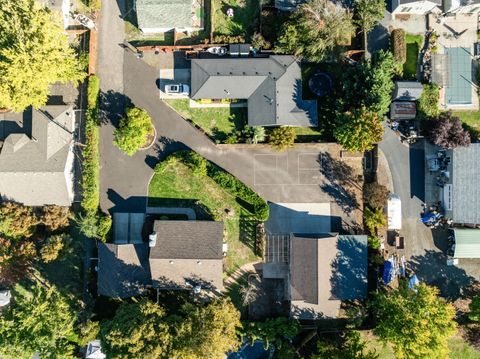 Tiny photo for 1089 Brookdale Avenue, Medford, OR 97504 (MLS # 220210829)