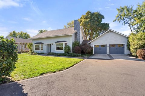Photo of 1089 Brookdale Avenue, Medford, OR 97504 (MLS # 220210829)