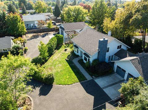 Tiny photo for 1089 Brookdale Avenue, Medford, OR 97504 (MLS # 220210829)