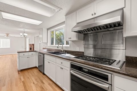 Tiny photo for 1089 Brookdale Avenue, Medford, OR 97504 (MLS # 220210829)