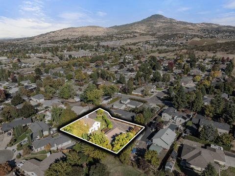 Tiny photo for 1089 Brookdale Avenue, Medford, OR 97504 (MLS # 220210829)