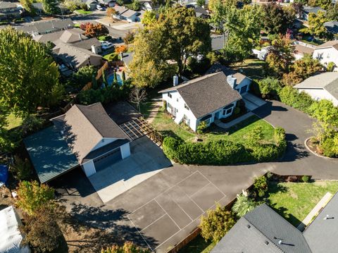 Tiny photo for 1089 Brookdale Avenue, Medford, OR 97504 (MLS # 220210829)