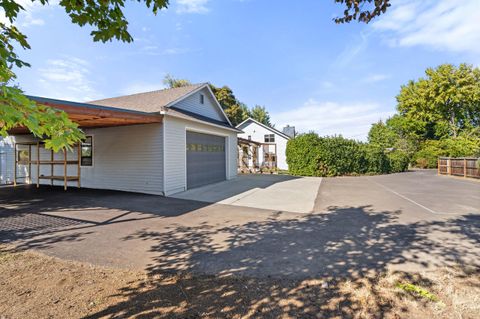 Tiny photo for 1089 Brookdale Avenue, Medford, OR 97504 (MLS # 220210829)