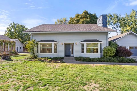 Tiny photo for 1089 Brookdale Avenue, Medford, OR 97504 (MLS # 220210829)