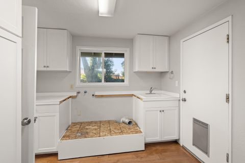 Tiny photo for 1089 Brookdale Avenue, Medford, OR 97504 (MLS # 220210829)