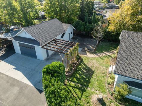 Tiny photo for 1089 Brookdale Avenue, Medford, OR 97504 (MLS # 220210829)