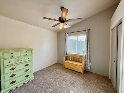 Tiny photo for 1627 S Columbus Avenue, Medford, OR 97501 (MLS # 220211887)